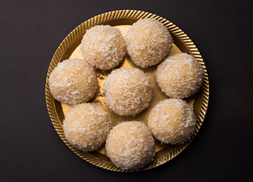 Coconut Laddu (Nariyal ke Laddu)