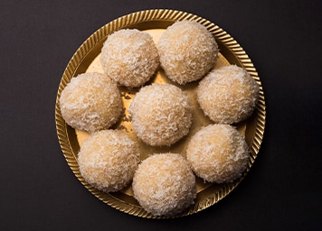 Coconut Laddu (Nariyal ke Laddu)