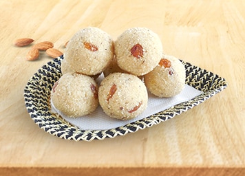 Sooji Laddu (Rawa Laddu)